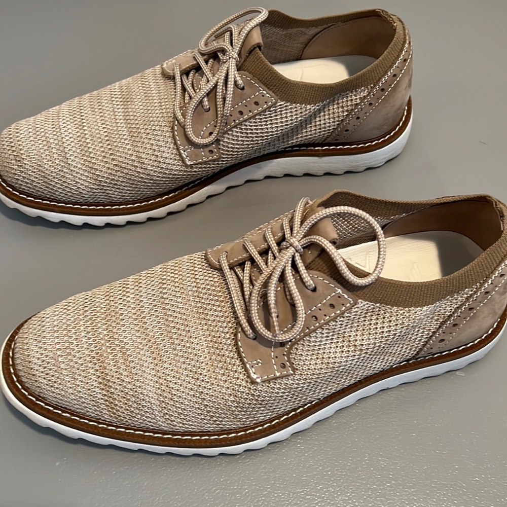 Dockers Smart Series Einstein, size 9 1/2.  Used in very good condition.